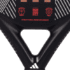 Die Adidas Match 3.3 Schwarz/Rot Padelschläger zeichnen sich durch lebendige Streifen und geometrische Formen aus und zeichnen sich durch Details wie „Sweet Spot Middle“, „EVA Density Soft Performance“, „Smart Hole Lineal“ und „Structural Reinforcement“ aus.