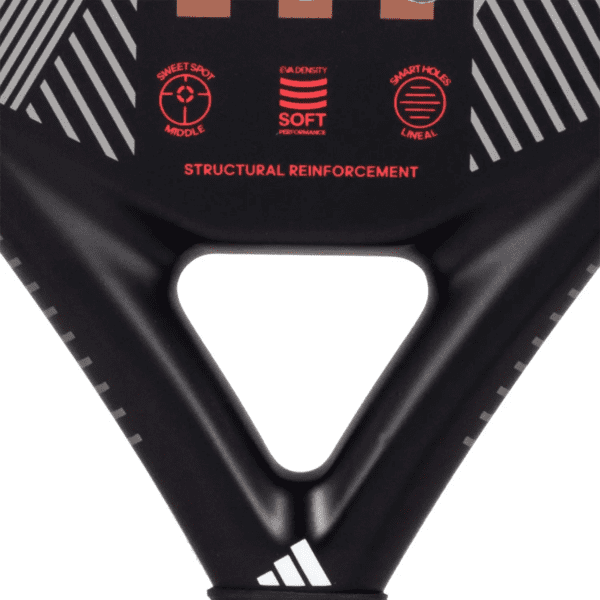 Die Adidas Match 3.3 Schwarz/Rot Padelschläger zeichnen sich durch lebendige Streifen und geometrische Formen aus und zeichnen sich durch Details wie „Sweet Spot Middle“, „EVA Density Soft Performance“, „Smart Hole Lineal“ und „Structural Reinforcement“ aus.